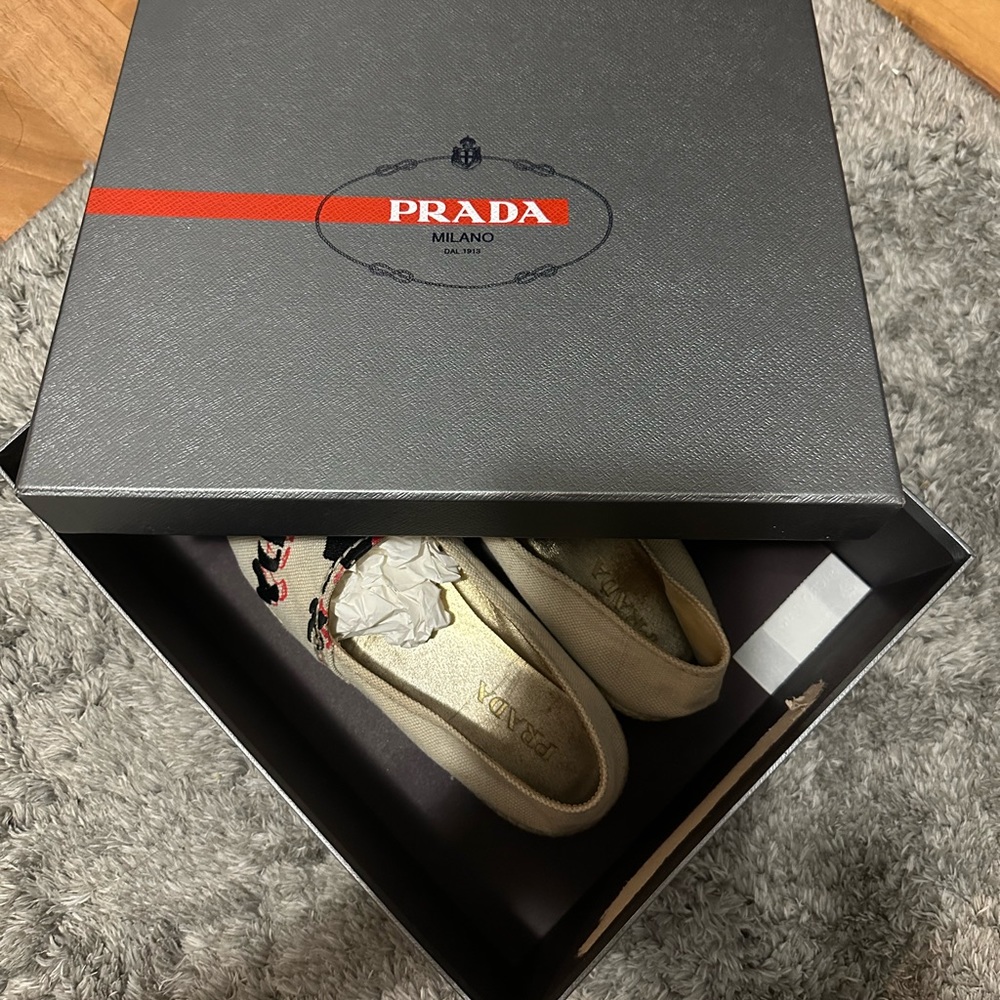 PRADA - Picture 8 of 8